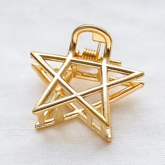 Accessories - 🎉 New 3D Geometric Gold Star Hair Clip